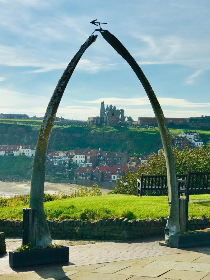 Low Tide Whitby Buitenkant foto